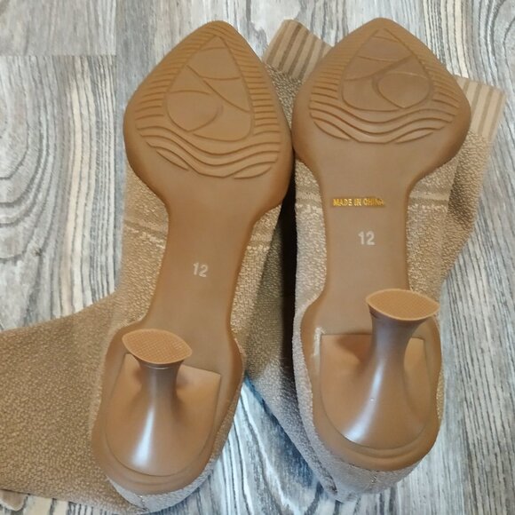 Knee High Kitten Heel Boots with Pointed Toes and Faux Knit Texture - Picture 7 of 10